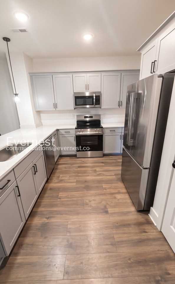 2433 E 17th St - Photo 5 of 22