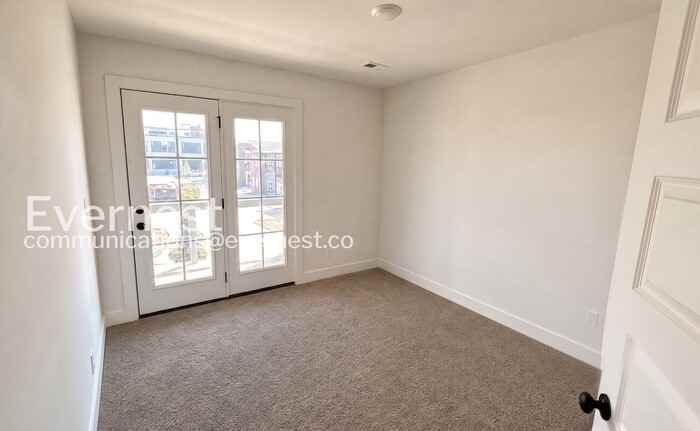 2433 E 17th St - Photo 7 of 22
