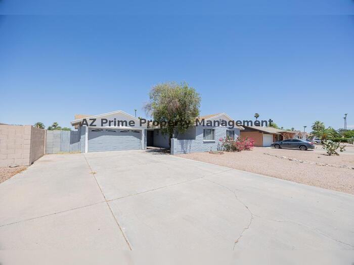 4704 S La Rosa Dr