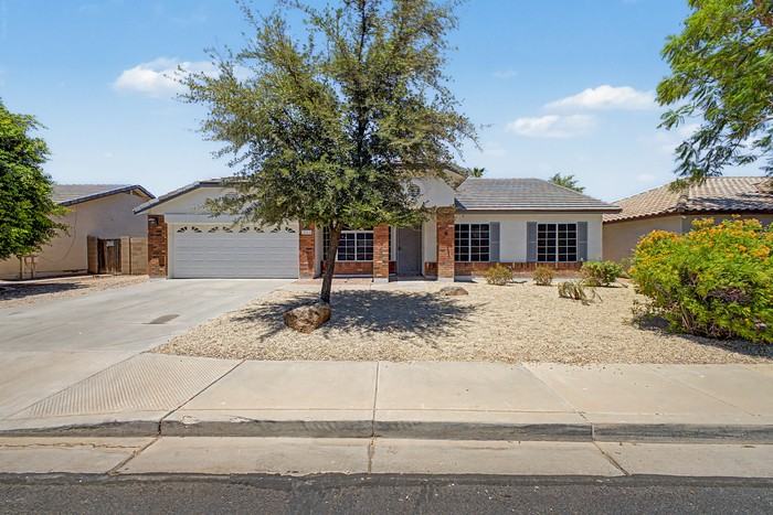 2866 E Toledo Ct