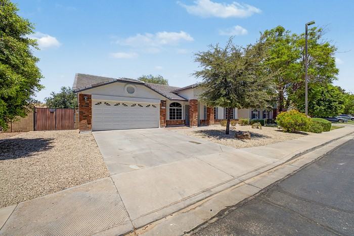 2866 E Toledo Ct - Photo 2 of 34