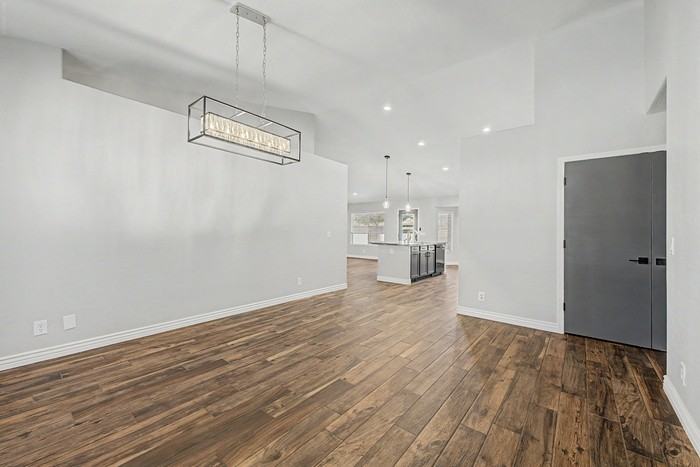 2866 E Toledo Ct - Photo 4 of 34