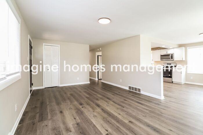229 Marion Dr - Photo 4 of 17