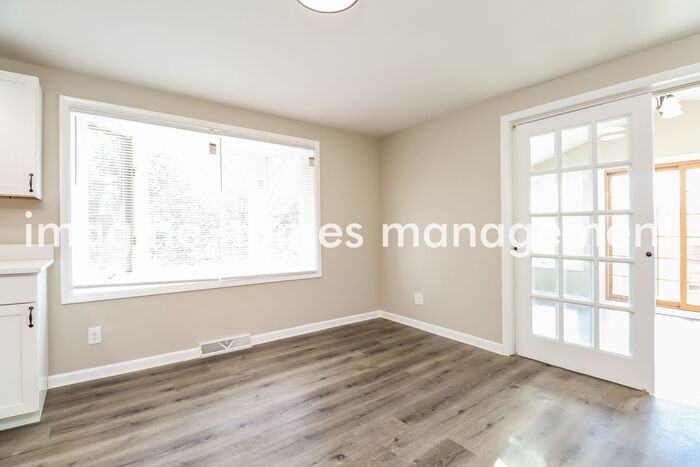 229 Marion Dr - Photo 5 of 17