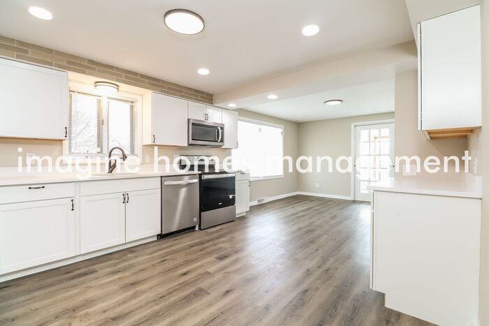 229 Marion Dr - Photo 7 of 17