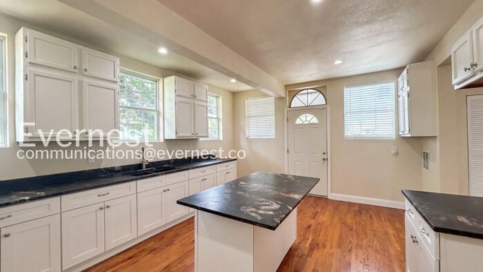 128 E Summit Ave - Photo 3 of 39