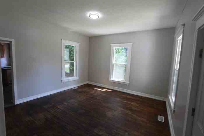 215 Stewart Ave - Photo 2 of 11