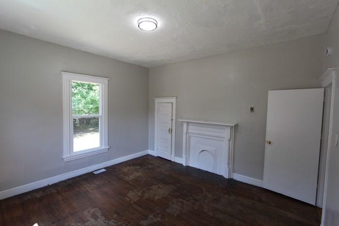 215 Stewart Ave - Photo 4 of 11