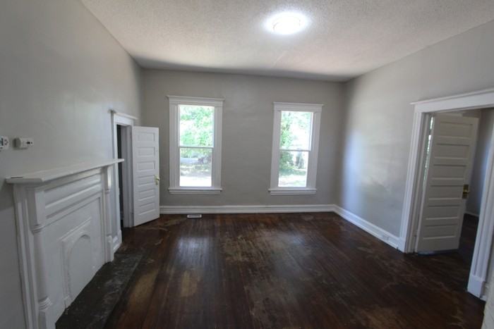 215 Stewart Ave - Photo 5 of 11