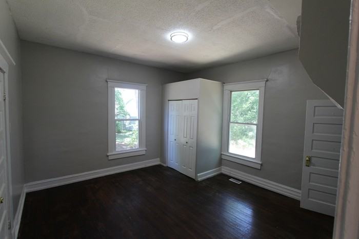 215 Stewart Ave - Photo 6 of 11