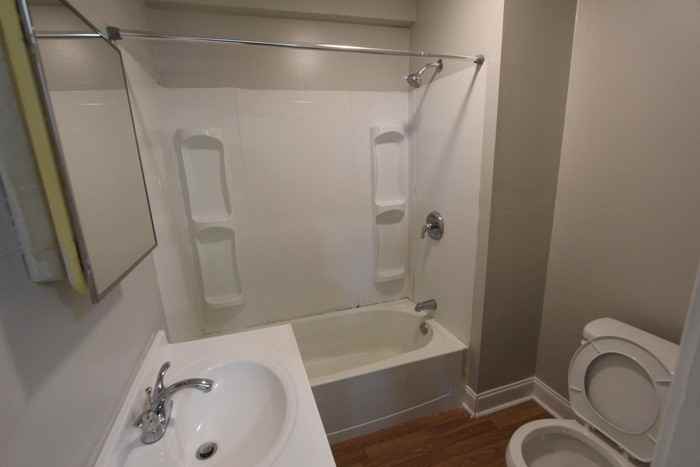 215 Stewart Ave - Photo 7 of 11