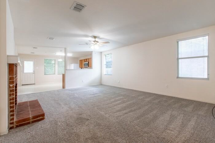 2405 Spruce Ct - Photo 2 of 16