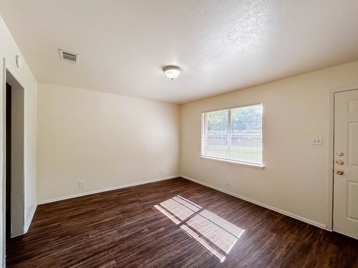 3805 Atlas Dr - Photo 3 of 19
