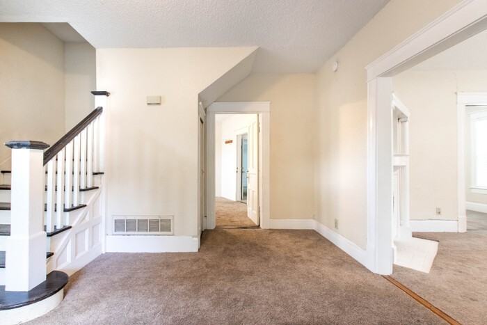 301 Fry St - Photo 5 of 22