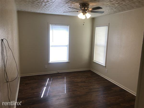 321 Bradley St - Photo 3 of 7