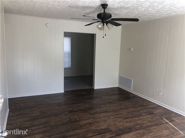 321 Bradley St - Photo 4 of 7