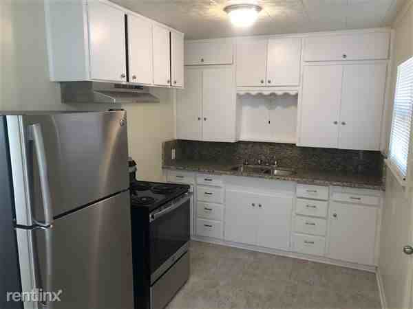 321 Bradley St - Photo 5 of 7