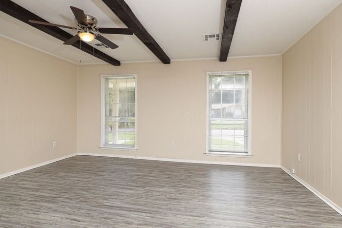 5731 Roxboro Dr - Photo 2 of 9