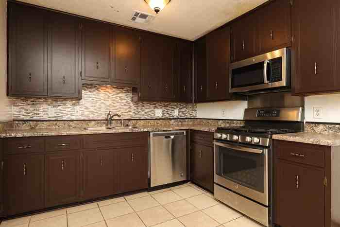 5731 Roxboro Dr - Photo 3 of 9