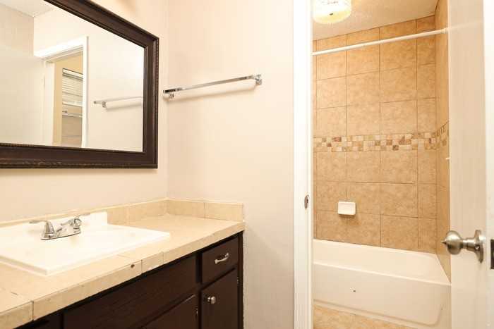 5731 Roxboro Dr - Photo 6 of 9