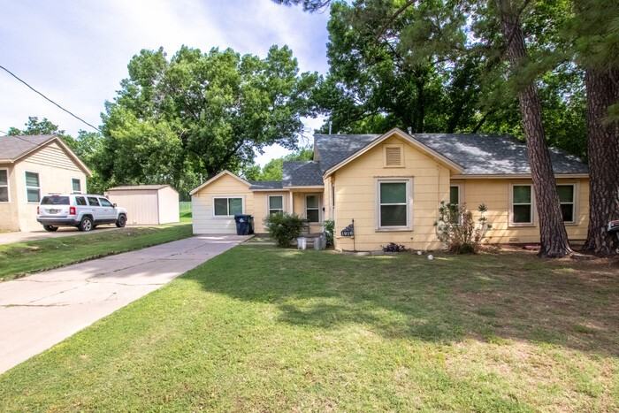 1916 Houston Pl - Photo 2 of 23
