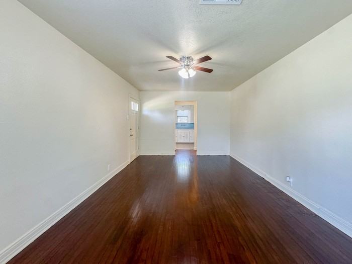 1916 Houston Pl - Photo 4 of 23