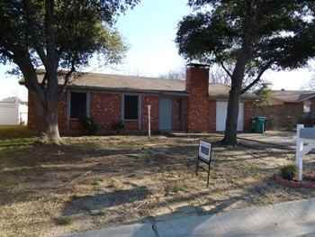 1414 Noble St - Photo 2 of 2