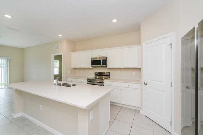 340 Kenilworth Dr - Photo 6 of 15