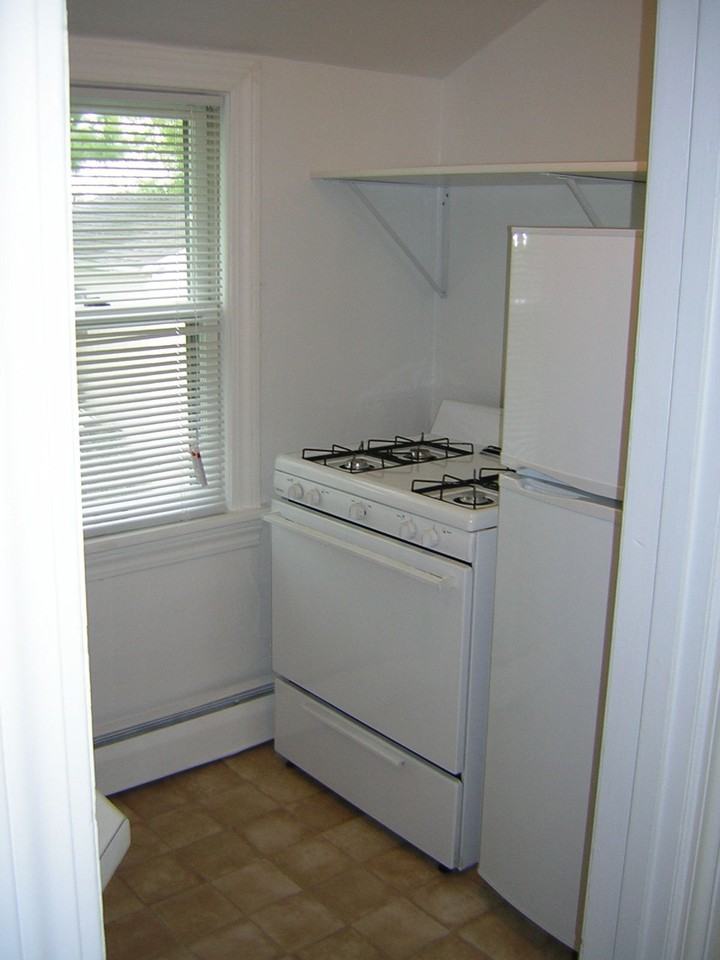 527 Hall Ave #3 - Photo 3 of 5