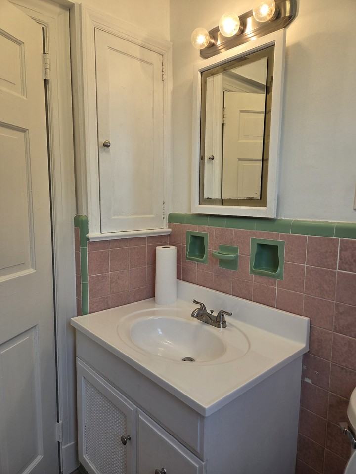 13 Hackett Cir N #2ndFL - Photo 7 of 11