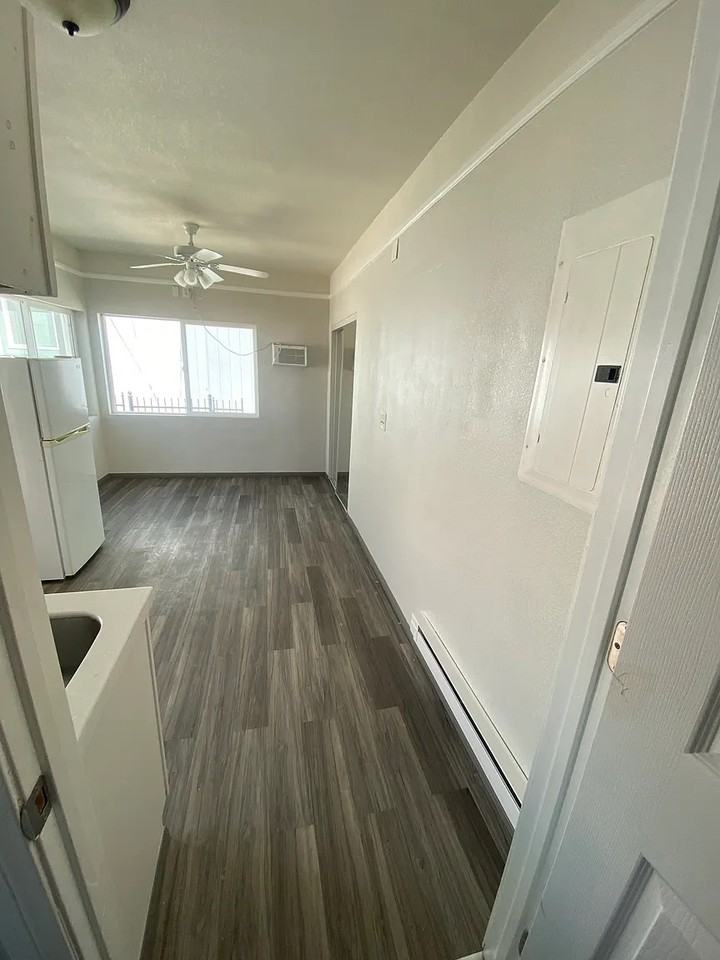 971 W Main St #D - Photo 3 of 6