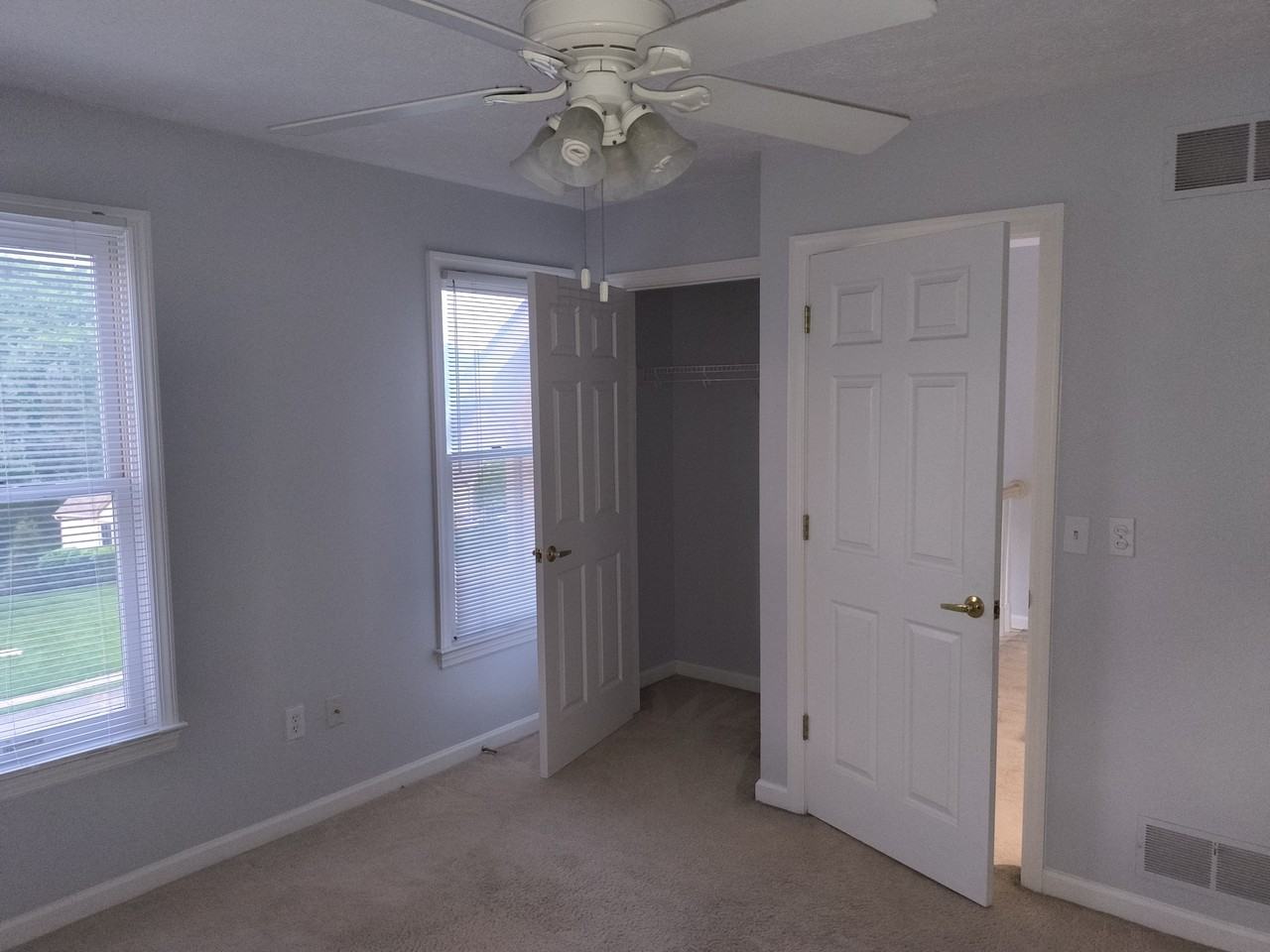 116 Hampshire Dr - Photo 2 of 11