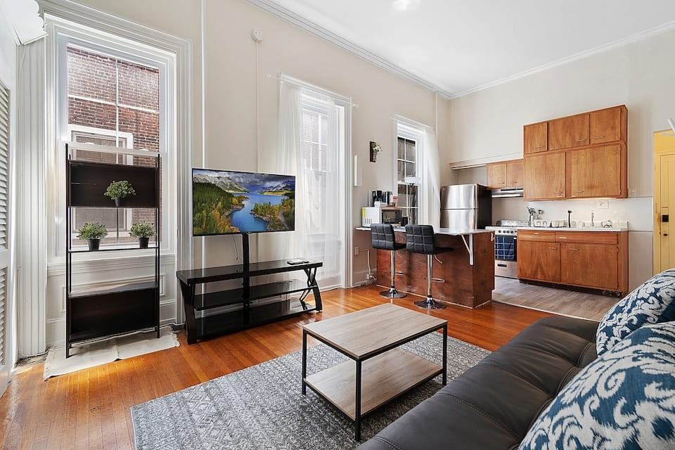 2027 Walnut St #2R - Photo 2 of 12