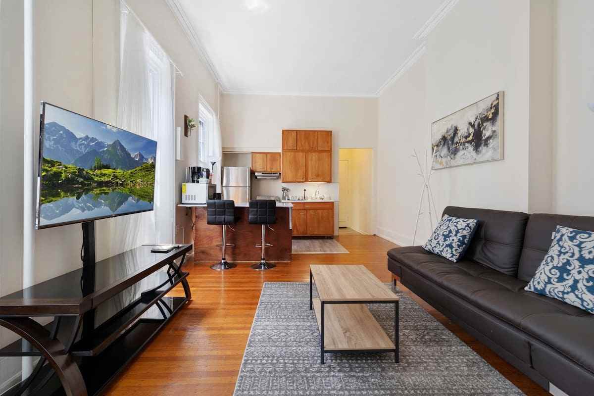 2027 Walnut St #2R - Photo 3 of 12