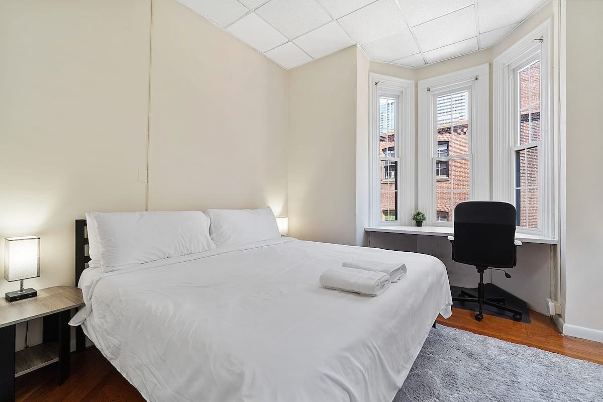 2027 Walnut St #2R - Photo 6 of 12