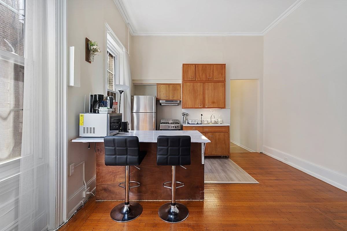 2027 Walnut St #2R - Photo 7 of 12
