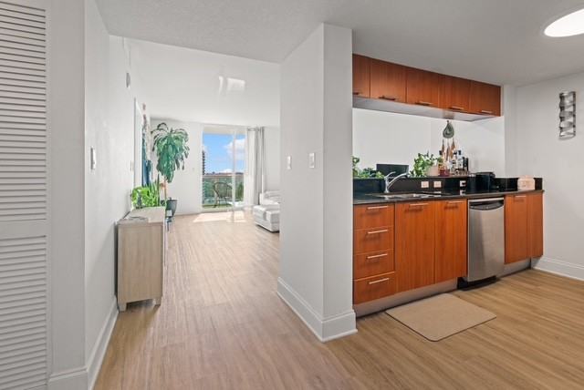 1800 N Bayshore Dr #NA - Photo 5 of 17