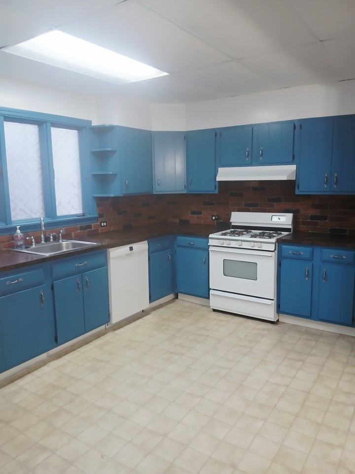 822 Potomac Ave - Photo 4 of 12