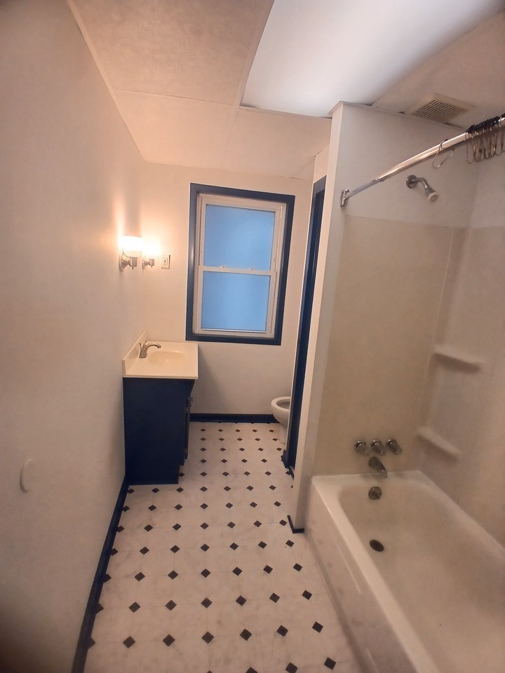 822 Potomac Ave - Photo 6 of 12