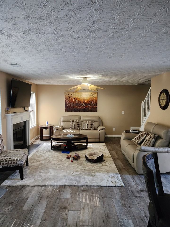 4667 Treasure Ct #B - Photo 4 of 5