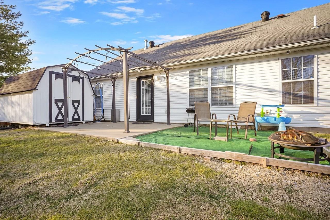 4615 Boardwalk Dr #NA - Photo 4 of 11
