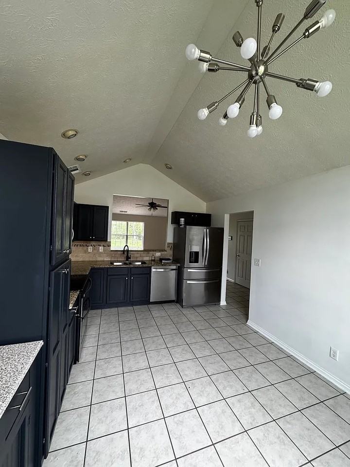 4615 Boardwalk Dr #NA - Photo 5 of 11