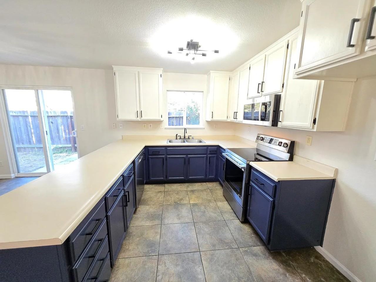 3057 Courtside Dr #NA - Photo 2 of 17