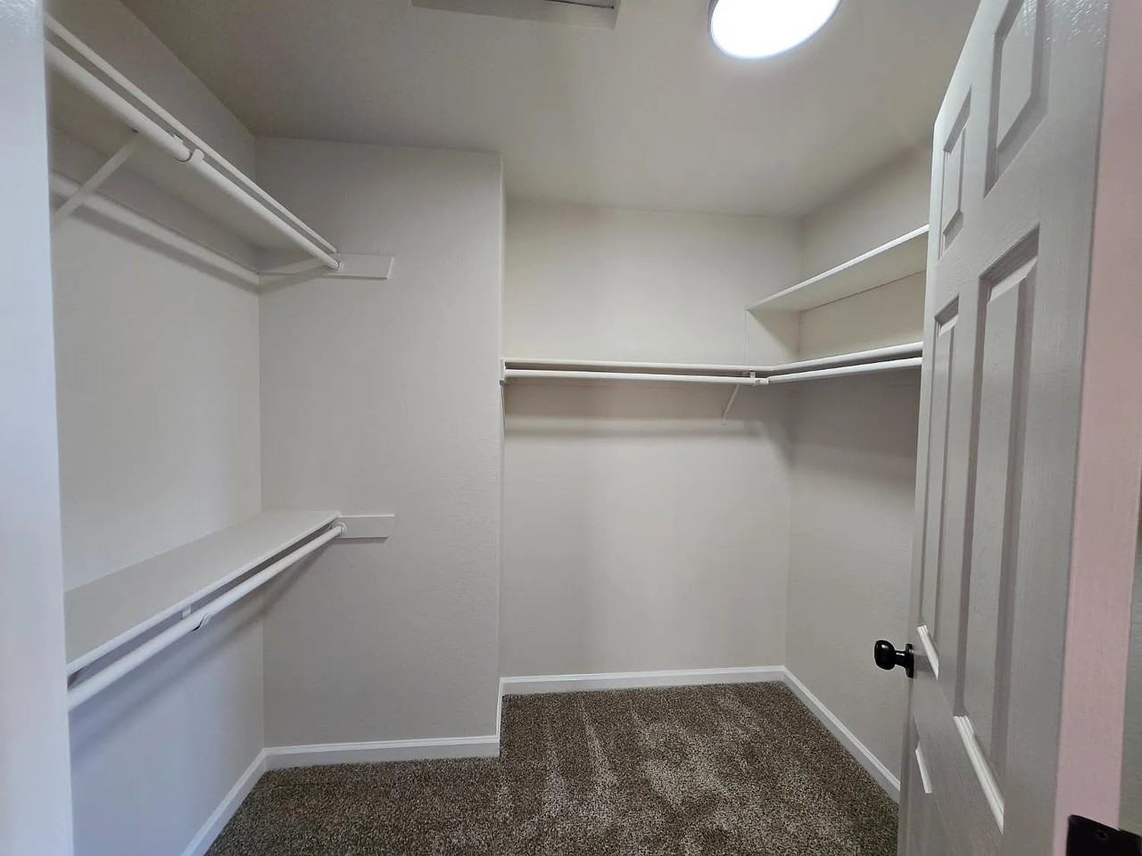 3057 Courtside Dr #NA - Photo 5 of 17