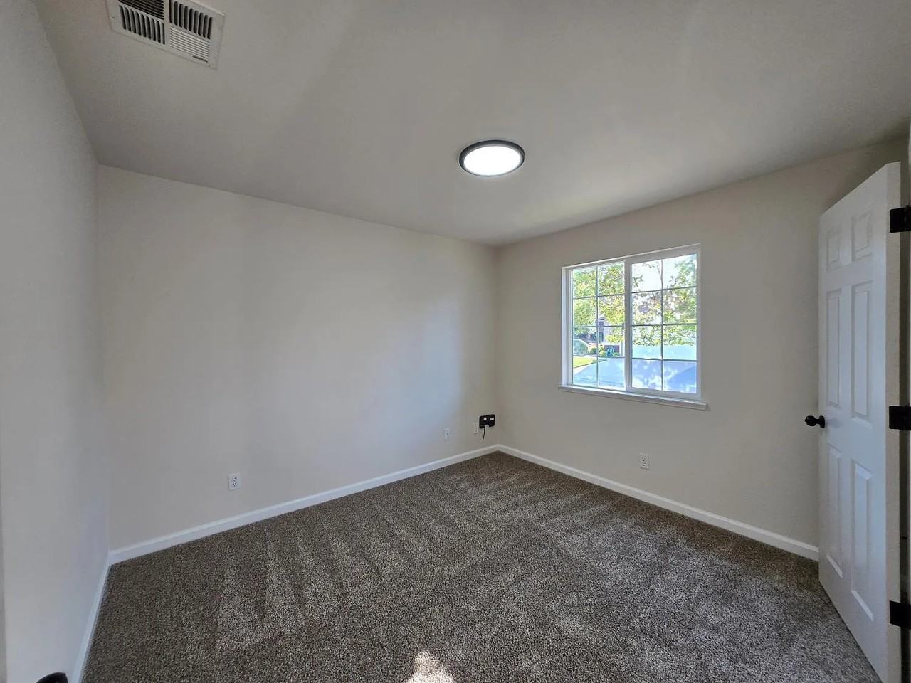 3057 Courtside Dr #NA - Photo 6 of 17