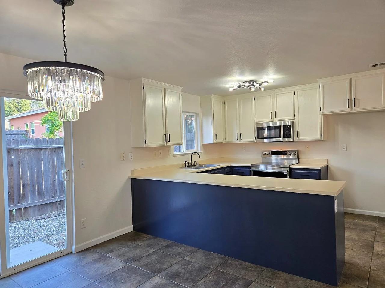 3057 Courtside Dr #NA - Photo 7 of 17