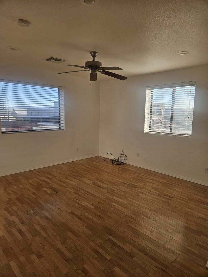 1606 Carse Dr - Photo 4 of 7