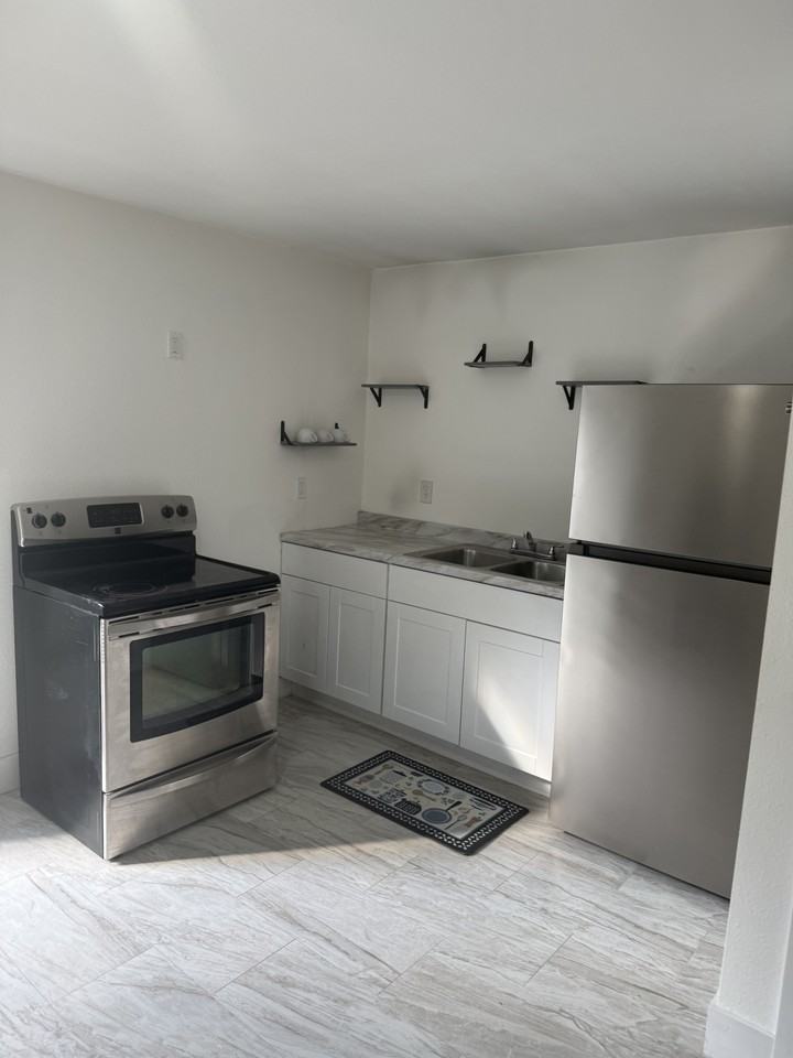 312 Rush St #1 - Photo 5 of 11