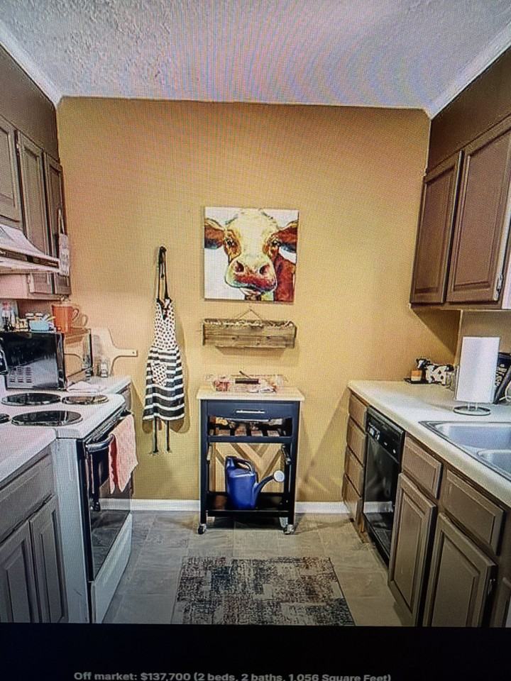 106 Cloister Oaks Cir #106 - Photo 2 of 8
