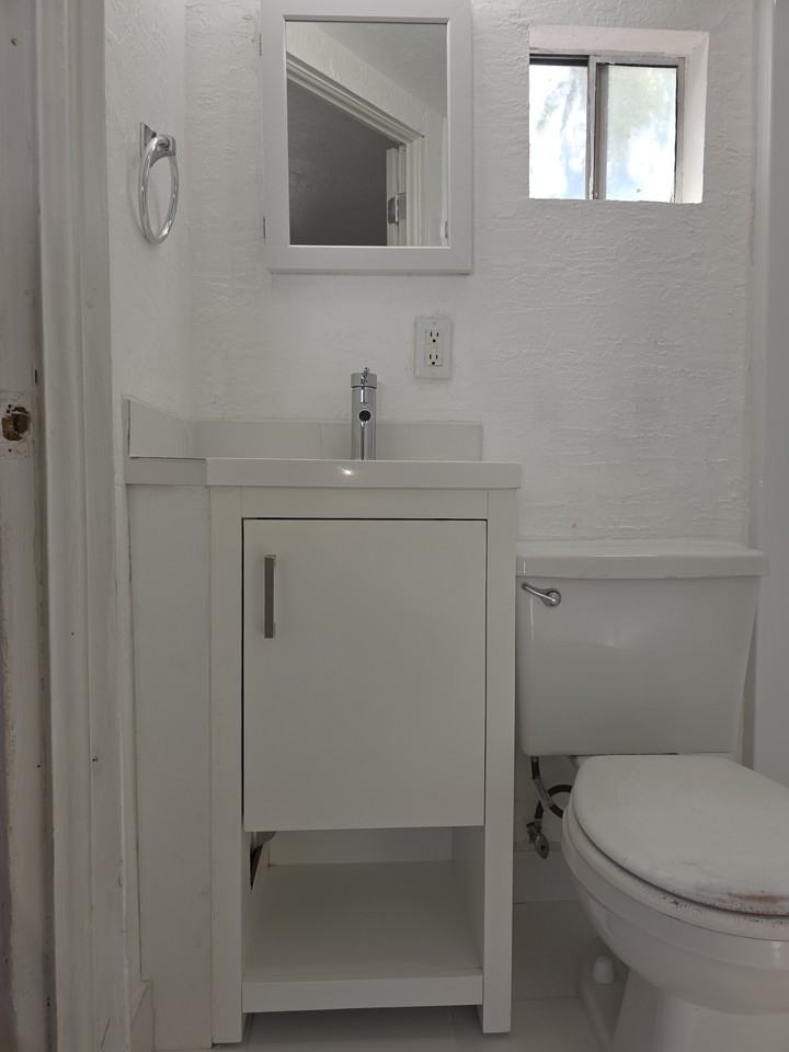 3818 W Portland St #4 - Photo 2 of 11